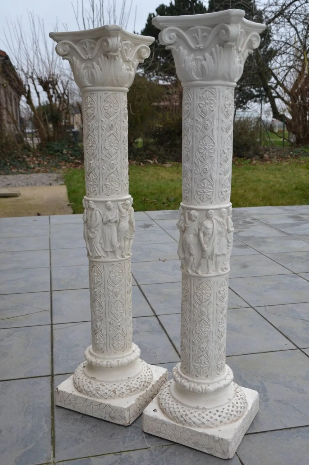 2 colonnes anciennes en plâtre