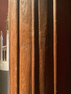 Colonnes corinthiennes en bois de style italien du 19e siècle sur socles en grès, ensemble de 2.