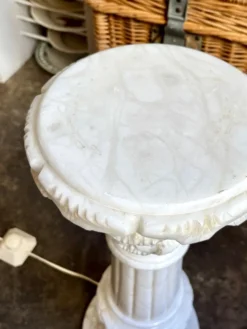 Colonne, sellette lumineuse en albâtre