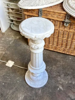 Colonne, sellette lumineuse en albâtre