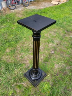 Colonne, sellette Napoléon III en bois noirci et feuille d'or, milieu XIXème