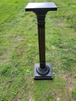 Colonne, sellette Napoléon III en bois noirci et feuille d'or, milieu XIXème