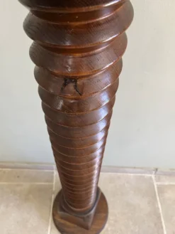 Colonne sellette vis de pressoir