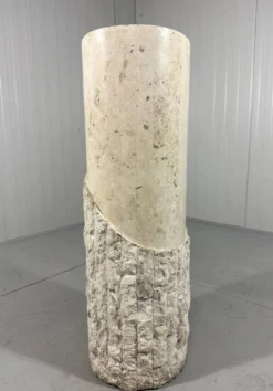 Colonnes et vase en pierre de travertin de Mactan, années 1980