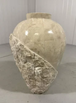 Colonnes et vase en pierre de travertin de Mactan, années 1980