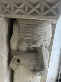 Colonnes sculpturales en plâtre par Walter De Buck (lot de 2)