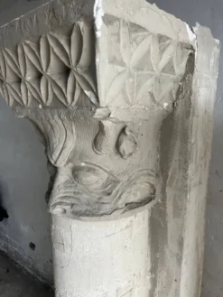 Colonnes sculpturales en plâtre par Walter De Buck (lot de 2)