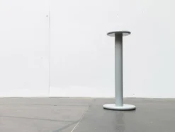 Colonne, table d'appoint space age en métal