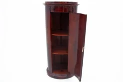Commode ancienne - poste, Europe du Nord, fin du 19e siècle.