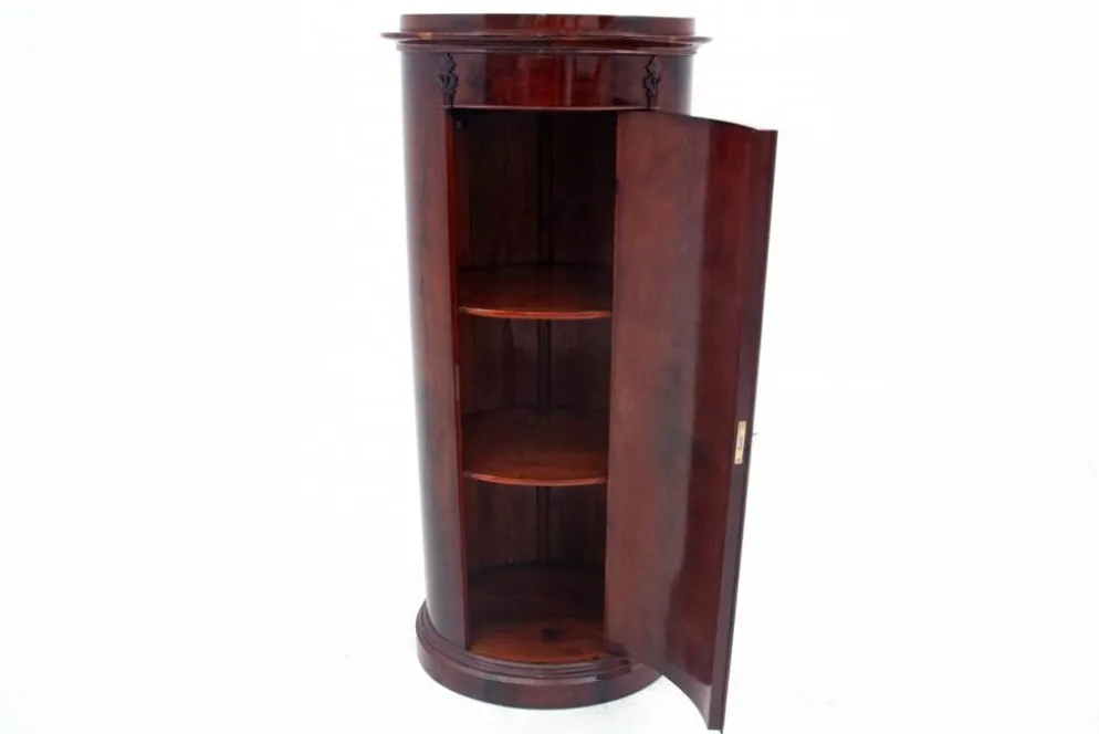 Commode ancienne - poste, Europe du Nord, fin du 19e siècle.
