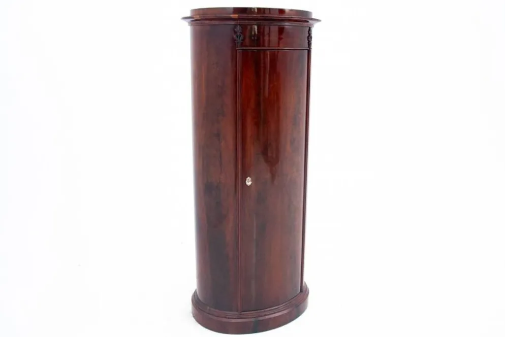 Commode ancienne - poste, Europe du Nord, fin du 19e siècle.