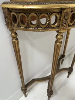 Console et miroir d'entre deux de style Louis XVI en bois doré