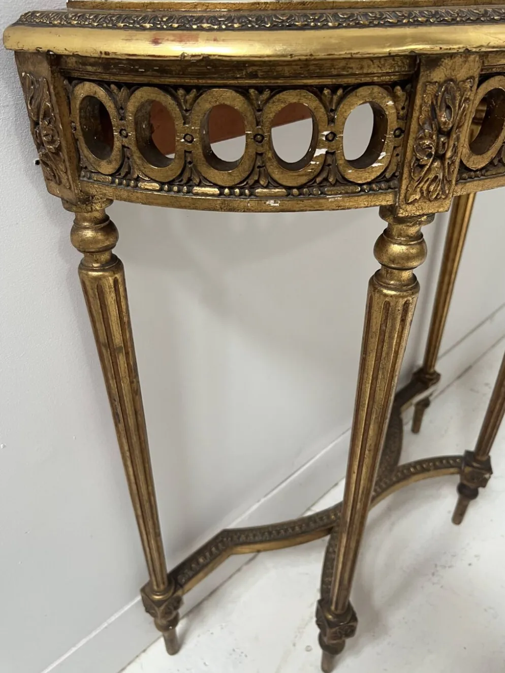 Console et miroir d'entre deux de style Louis XVI en bois doré