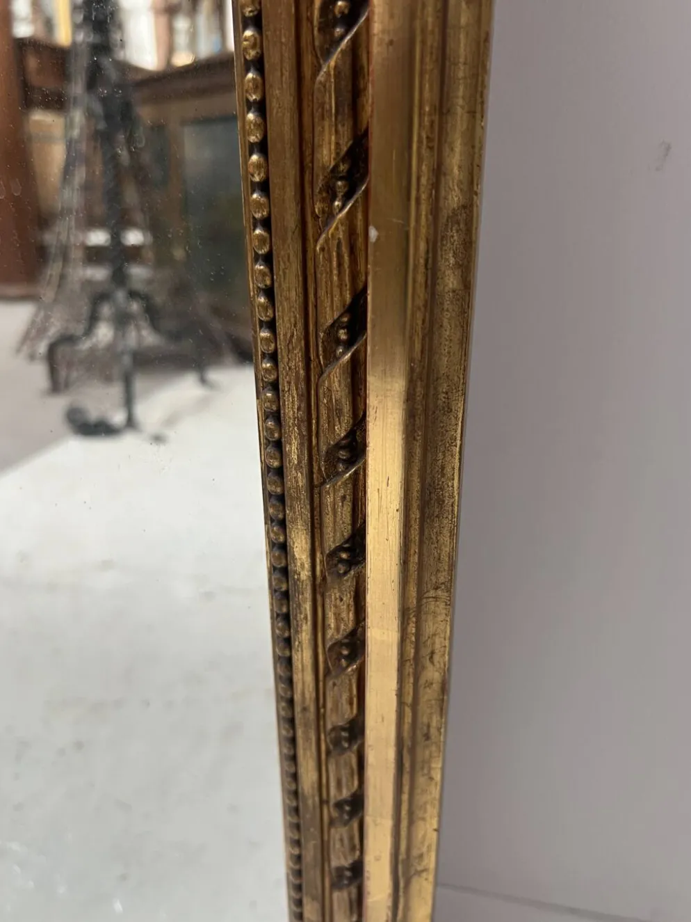 Console et miroir d'entre deux de style Louis XVI en bois doré