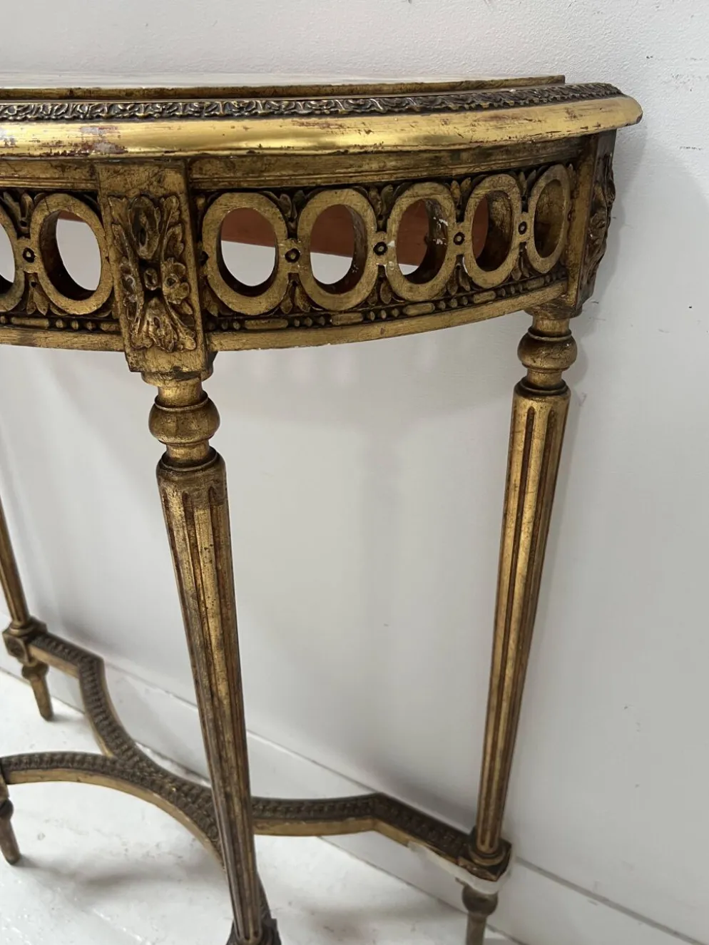 Console et miroir d'entre deux de style Louis XVI en bois doré