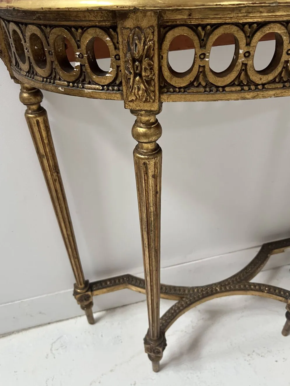 Console et miroir d'entre deux de style Louis XVI en bois doré