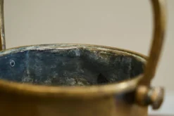 Corbeille Art Déco en laiton massif patiné avec anse, début 20ème siècle