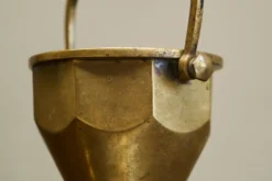 Corbeille Art Déco en laiton massif patiné avec anse, début 20ème siècle