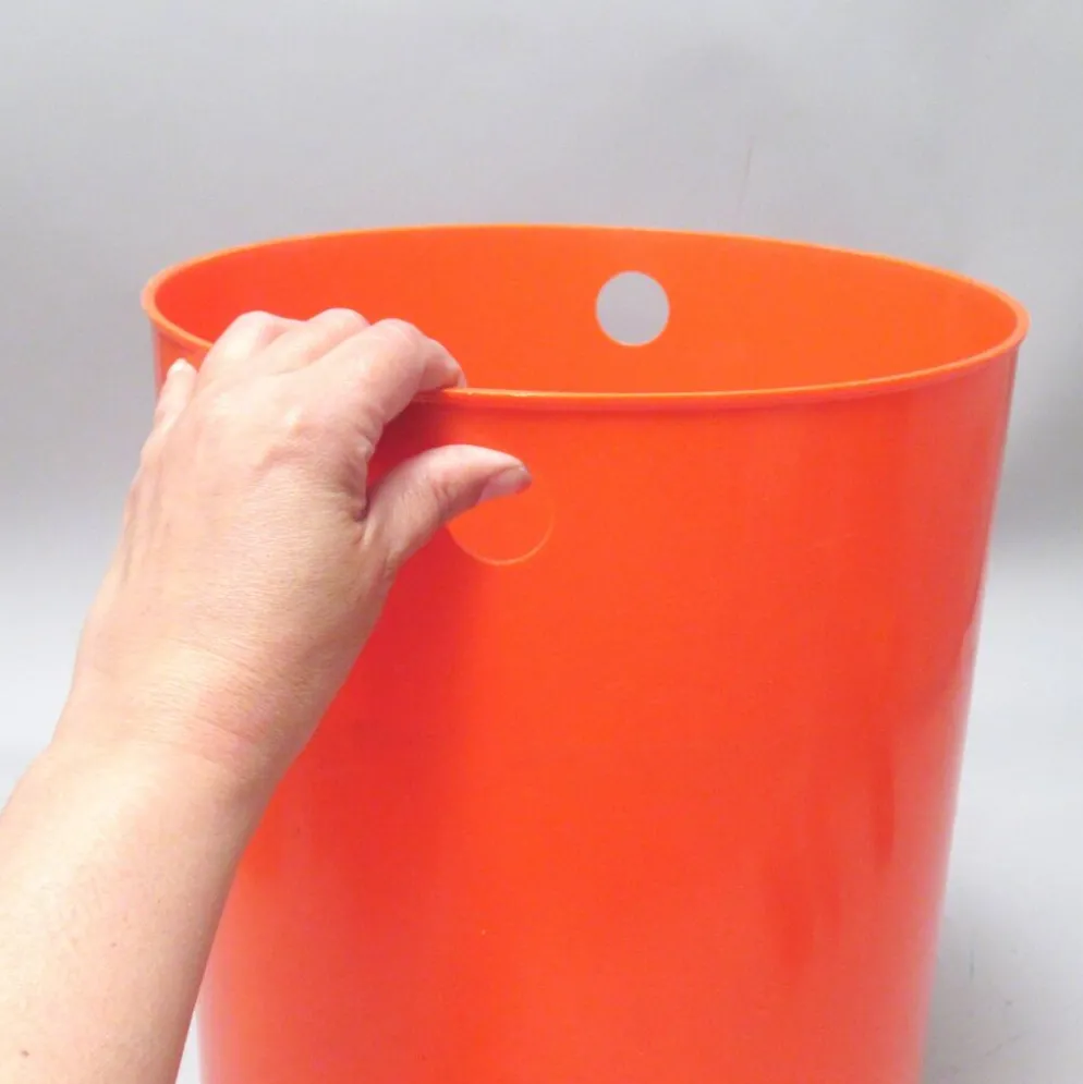 Corbeille orange Roger Tallon Art et Bureau