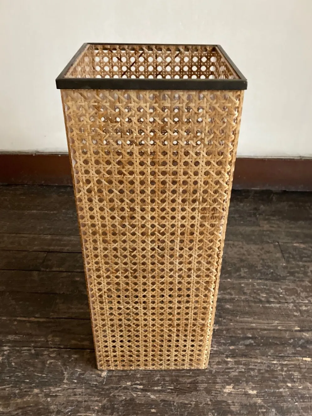 Corbeille à papier cannage et plexiglas 1970