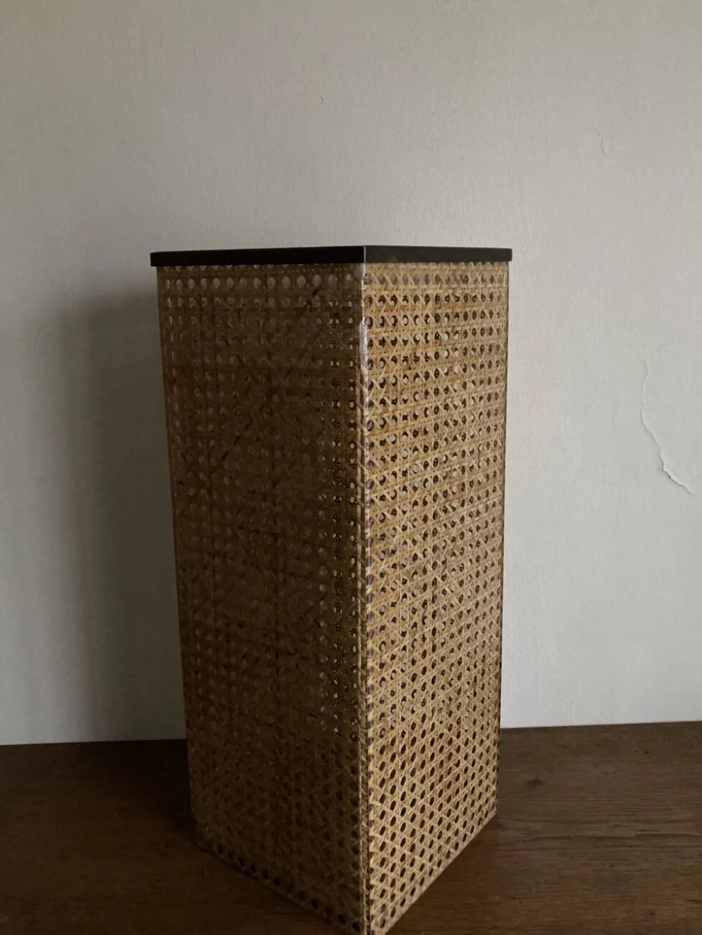 Corbeille à papier cannage et plexiglas 1970