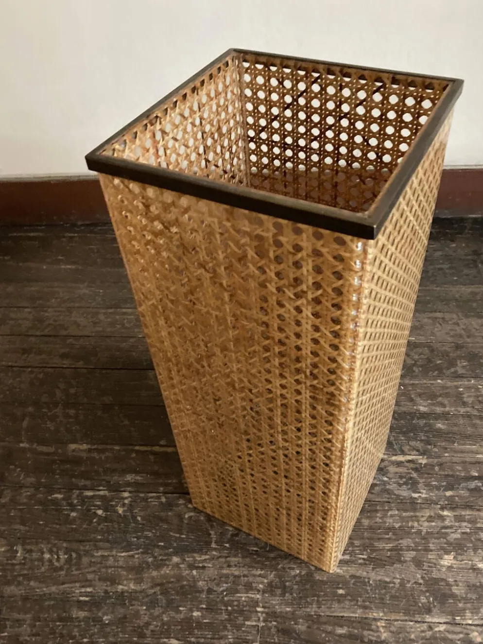 Corbeille à papier cannage et plexiglas 1970