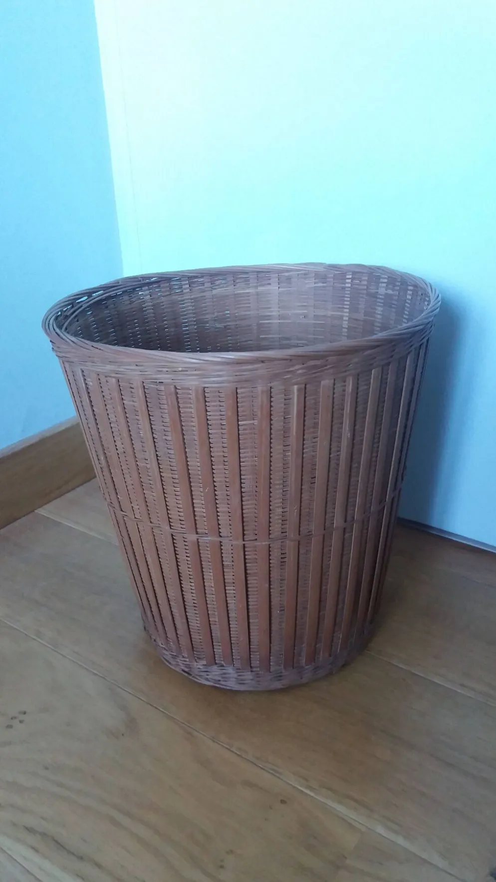 Corbeille à papier en rotin osier, panier ou cache pot