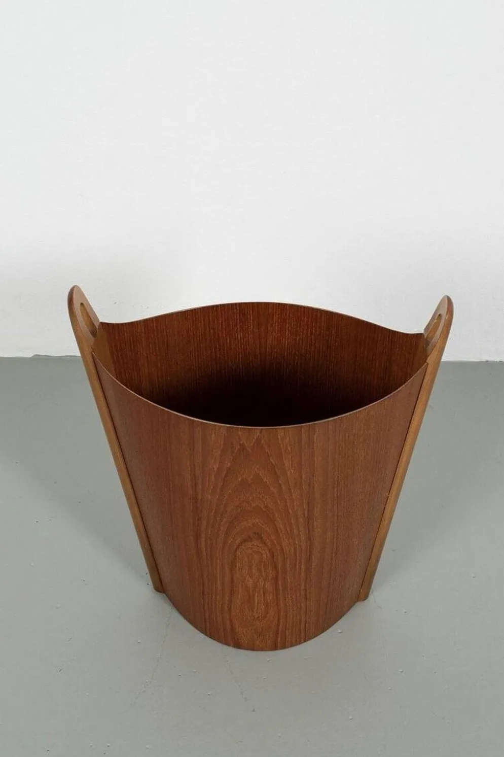 Corbeille à papier par Einar Barnes