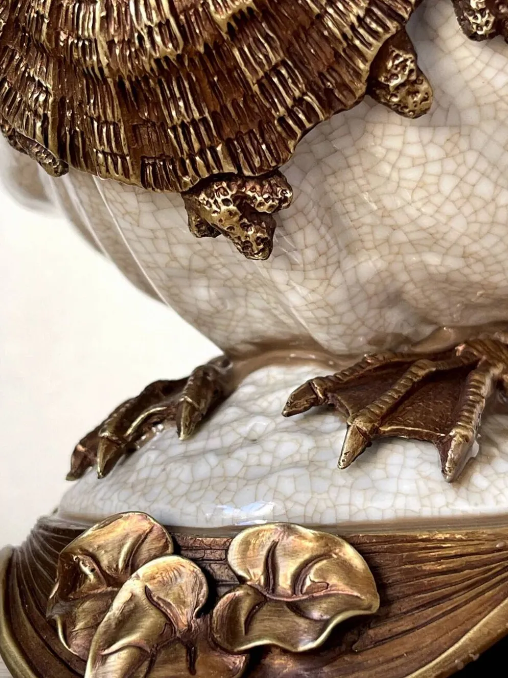 Coupe, centre de table décorative au cygne en bronze et porcelaine craquelée – Style Art nouveau / Hollywood Regency
