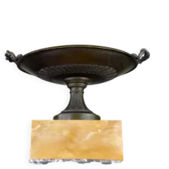Coupe en bronze sur un socle en marbre jaune de Sienne, début XIXème siècle