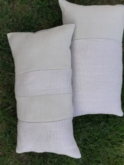 Coussin à bandes raphia de nobilis