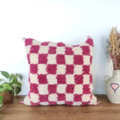 Coussin berbère damier magenta