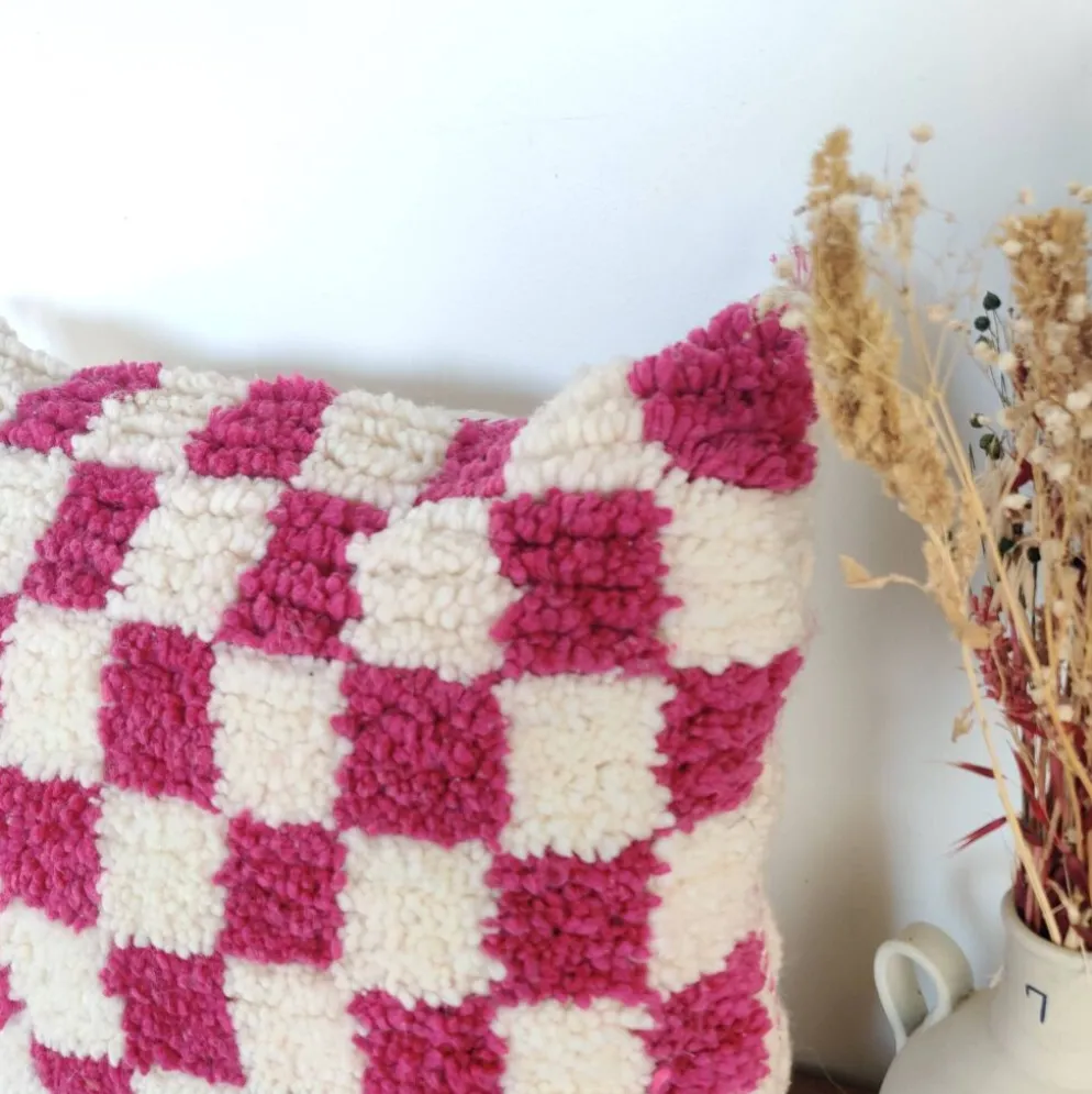 Coussin berbère damier magenta