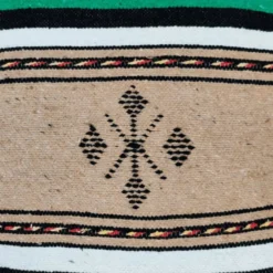 Coussin berbère folklorique vert à pompon