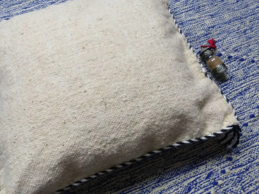 Coussin berbère kilim blanc et noir