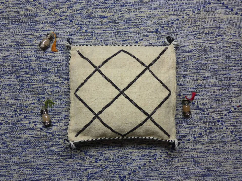 Coussin berbère kilim blanc et noir