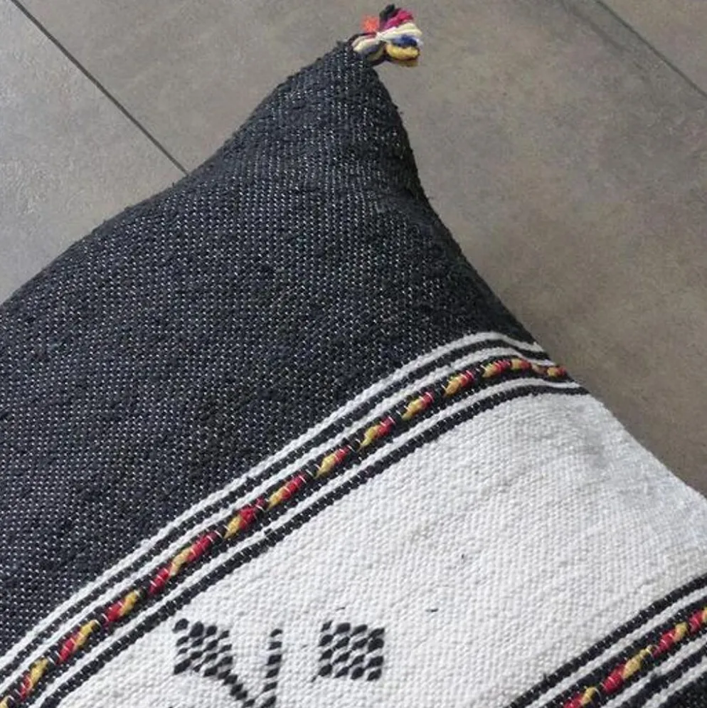 Coussin berbère marocain noir et blanc