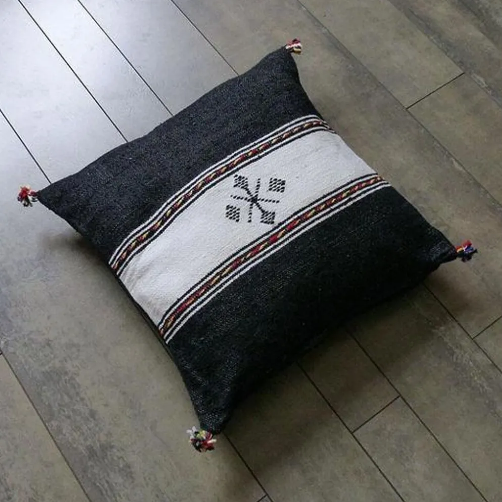Coussin berbère marocain noir et blanc