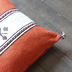 Coussin berbère marocain orange et blanc