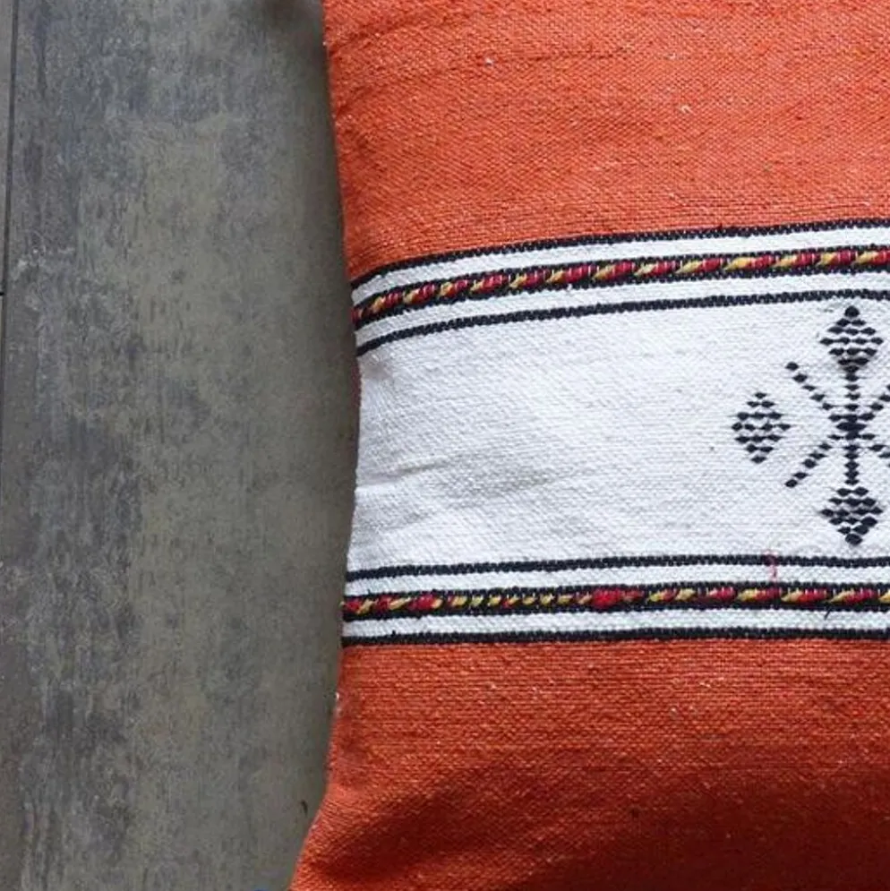 Coussin berbère marocain orange et blanc
