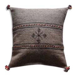 Coussin berbère marron à pompon en coton