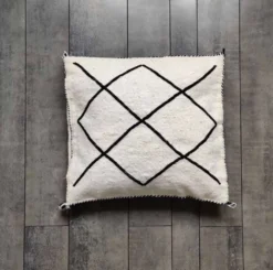 Coussin berbère noir et blanc kilim