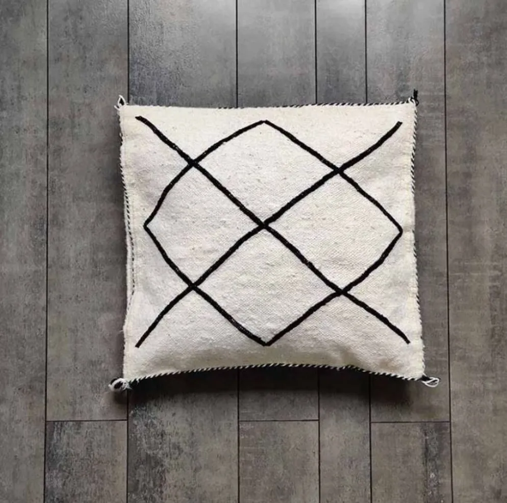 Coussin berbère noir et blanc kilim