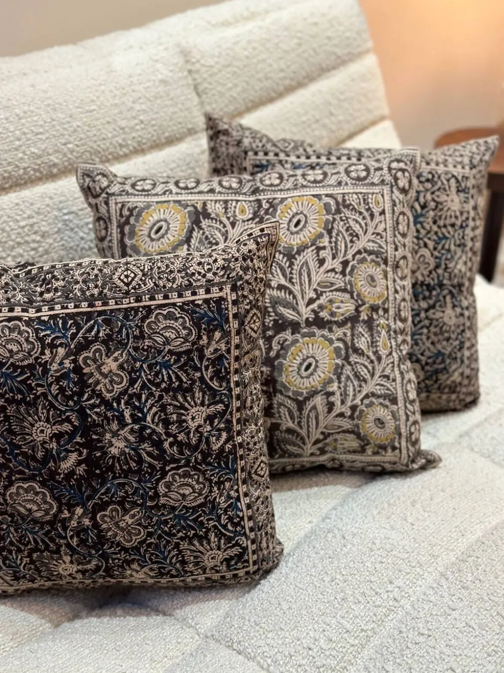 Coussin block print fleurs “jardin indien” - brun/bleu