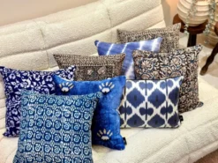 Coussin block print fleurs “jardin indien” - brun/bleu
