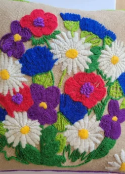 Coussin brodé vintage