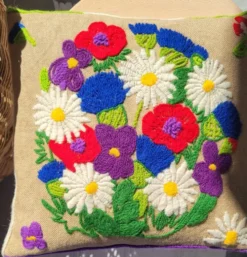 Coussin brodé vintage