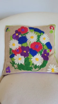 Coussin brodé vintage