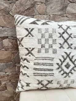Coussin en laine berbère fait main : Coussin Kilim marocain (45x45cm)