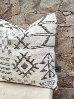 Coussin en laine berbère fait main : Coussin Kilim marocain (45x45cm)